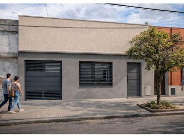 Casa · 189m² · 3 Ambientes · 1 Cochera · Casa en Venta con Proyecto de Contrucción. a Estrenar. 2 Dorm. Patio. Cochera. Pleno Centro Campana
