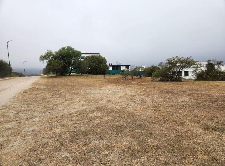 Terreno · 871m²