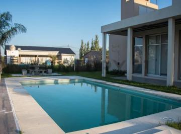 Casa · 120m² · 5 Ambientes · 2 Cocheras · Casa en Barrio Cerrado El Remanso