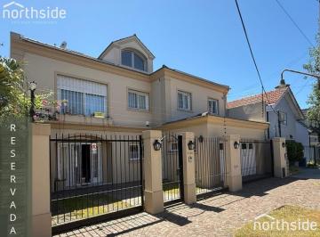 Casa · 405m² · 7 Ambientes · 3 Cocheras · Casa en Alquiler en Martinez