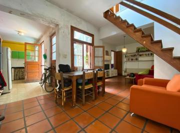 Departamento · 82m² · 5 Ambientes · Casa de Pasillo Único en PH (A Reciclar) de 2 Dorm. en Centro, Rosario