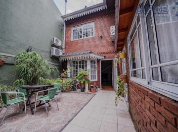 PH · 94m² · 5 Ambientes · 1 Cochera · PH de 5 Ambientes Al Frente con Cochera, 2 Baños y Patio Villa Pueyrredon