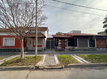Casa · 227m² · 6 Ambientes · 2 Cocheras · Casa Para 2 Familias en Venta en Lanus Este