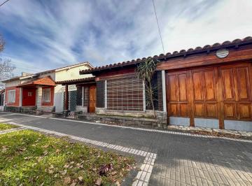 Casa · 227m² · 6 Ambientes · 2 Cocheras · Casa Para 2 Familias en Venta en Lanus Este