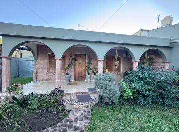 Casa · 187m² · 2 Dormitorios · 1 Cochera · Venta Casa 2 Dor en Bº Villa Quisquizacate + Depto Independiente 2 Dor