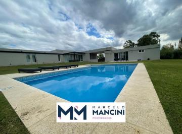 Casa · 300m² · 5 Ambientes · 2 Cocheras · Casa en Barrio Fincas de San Vicente