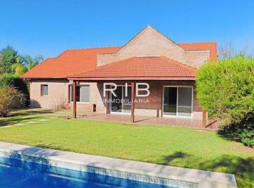 Casa Venta de 4 ambientes · Impecable Propiedad Sobre Lote Central