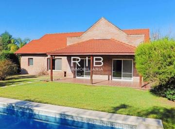 Casa Venta de 4 ambientes · Impecable Propiedad Sobre Lote Central