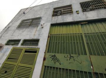 Bodega-Galpón · 300m² · Galpon a La Venta en Loma Hermosa!
