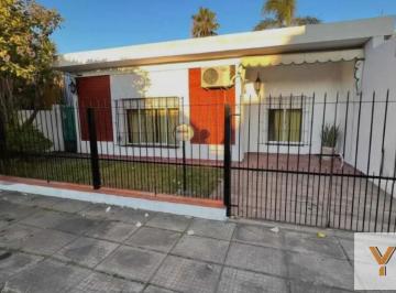 Casa · 90m² · 3 Ambientes · Casa en Venta - 2 Dorm. 1 Baño - Cochera - 200 m² - Ituzaingó