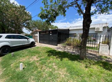 Casa · 100m² · 3 Ambientes · 1 Cochera · Casa en Alquiler Dos Dorm. Cuenta con Cochera Doble en San Lorenzo Al 8100 Fisherton