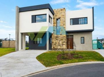 Casa · 187m² · 6 Ambientes · 1 Cochera · Casa Moderna en Dos Plantas con Pileta y Lote de 700 m² - Pilar del Este