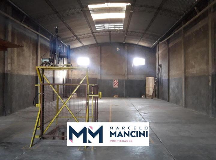 Bodega-Galpón · 650m² · 4 Ambientes · 2 Cocheras