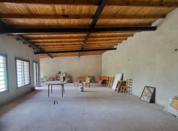 Casa · 180m² · 2 Ambientes · 6 Cocheras · Casa en Venta - 1 Dormitorio 2 Baños - Cocheras - 699 m² - Tandil