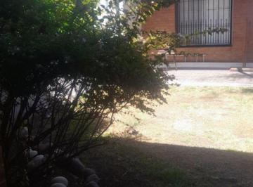 Casa de 4 ambientes, Lanús · Venta Directa. casa con Fondo Parquizado