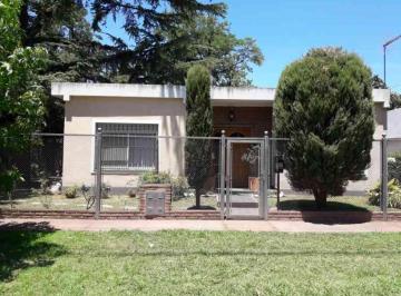 Casa · 140m² · 4 Ambientes · 2 Cocheras · Casa en Venta - 3 Dorm. 1 Baño - Cochera - 405 m² - Burzaco