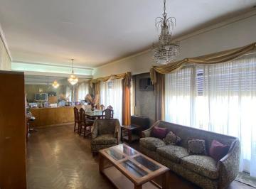 Departamento · 131m² · 4 Ambientes · Departamento Piso Entero Al Frente Balcón Muy Luminoso