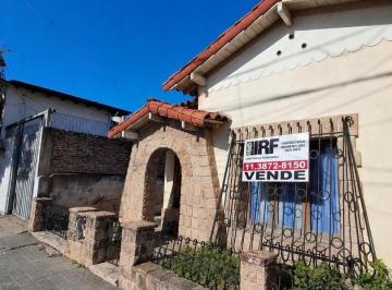 Casa · 70m² · 3 Ambientes · 2 Cocheras · Casa en Venta en Villa Domínico