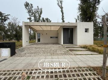 Casa · 161m² · 3 Dormitorios · 1 Cochera · Casa en Venta de 3 Dorm. a Estrenar en Barrio Nuevo Malagueño