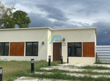 Casa · 125m² · 4 Ambientes · 2 Cocheras · Casa en Alquiler en San Sebastian - Area 13, San Sebastian, Escobar