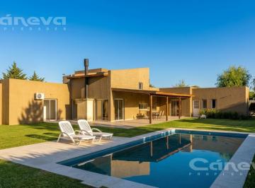 Casa · 203m² · 6 Ambientes · La Montura Pilar, Jardín, Galería y Parrilla. 4 Dorm. Dependencia