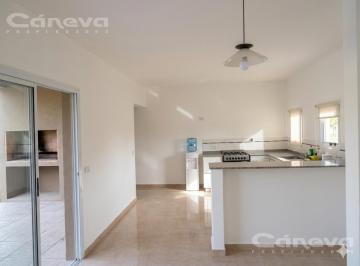 Casa · 203m² · 6 Ambientes · La Montura Pilar, Jardín, Galería y Parrilla. 4 Dorm. Dependencia