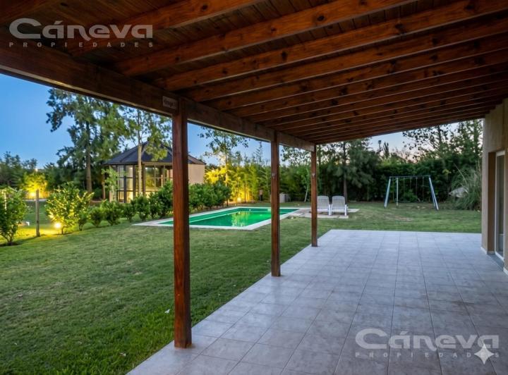 Casa · 203m² · 6 Ambientes