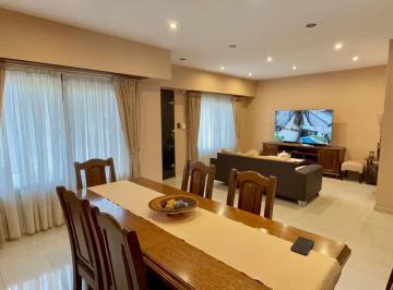 Casa · 184m² · 4 Ambientes · 1 Cochera · Cómoda Casa en Venta en Morón