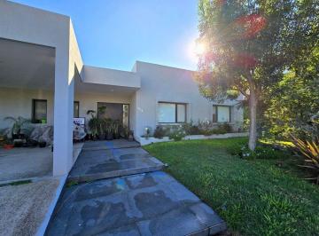 Casa · 118m² · 4 Ambientes · 2 Cocheras · Casa con Pileta de 4 Amb en San Matías - Área 3