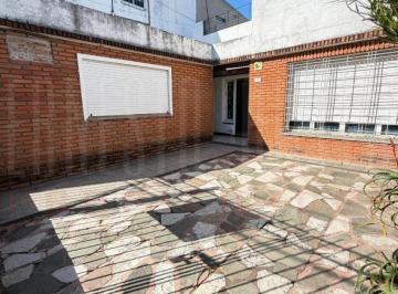 Casa · 97m² · 3 Ambientes · 2 Cocheras · Venta de Casa Sobre Lote de 225 m², 3 Ambientes. Matheu Entre Moreno y San Martin, Quilmes Centro.