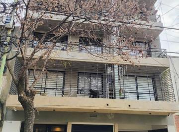 Departamento de 2 ambientes, Monte Castro · Departamento 2 Ambientes y Medio en Monte Castro, con Amplio Balcon