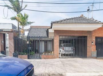 Urquiza 3000 a metros de Bv. Pellegrini · Casa en Venta a m de Bv. Pellegrini