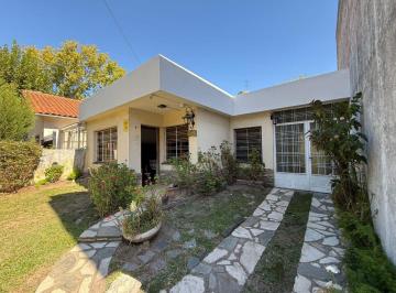 Casa de 3 ambientes, Almirante Brown · Casa Americana en Excelente Ubicación con Fondo - Apta Crédito
