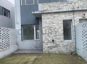 Casa · 70m² · 3 Ambientes · 1 Cochera · Dúplex en Alquiler en Ringuelet