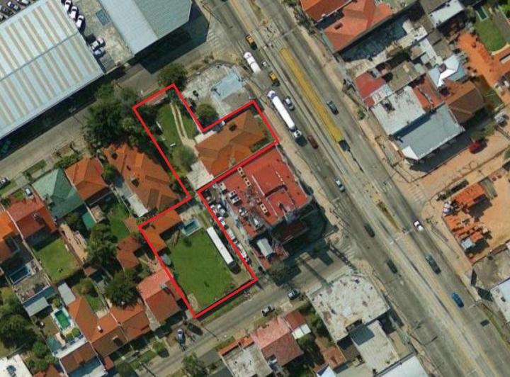 Terreno · 1300m²