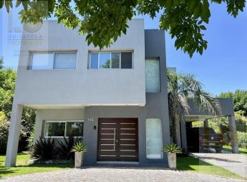 Casa · 311m² · 5 Ambientes · 3 Cocheras · Casa en Venta en Barrancas de Iraola