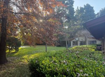 Quinta vacacional · 140m² · 4 Ambientes · 1 Cochera · Casa Quinta con Amplio Parque Arbolado en General Rodríguez