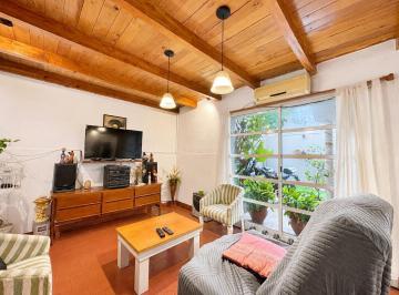 Casa · 72m² · 6 Ambientes · Venta / Permuta - Casa de Pasillo de 3 Dorm.. Barrio La Sexta, Rosario.