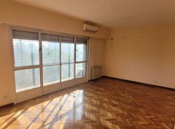 Departamento de 4 ambientes, Floresta · 3 Ambientes y Medio Gigante con Balcon y Lavadero Independiente