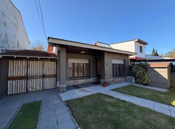 Casa · 250m² · 3 Ambientes · 4 Cocheras · Casa en Excelente Estado Adrogue