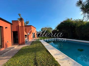 Casa · 350m² · 4 Ambientes · Casa en Venta Barrio El Carmencito