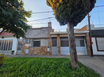 Casa · 100m² · 4 Ambientes · 1 Cochera · Casa 2 Dorm. en Barrio Belgrano