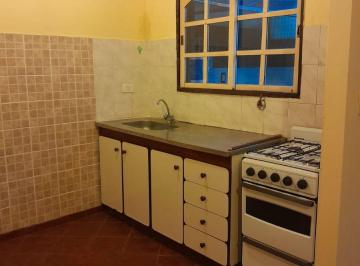 Departamento de 2 ambientes, Tres de Febrero · Departamento 2 Amb. 1* Piso por Escalera con Patio