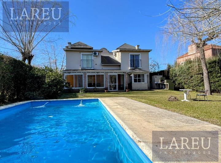 Casa · 190m² · 6 Ambientes · 3 Cocheras