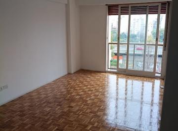 Departamento de 2 ambientes, Parque Chacabuco · Hermoso Dpto de 3 Ambientes en Muy Buen Estado. Piso Alto y Luminoso. Vista Abierta Al Parque.