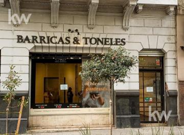 Local comercial · 165m² · 3 Ambientes · Local Comercial en Alquiler