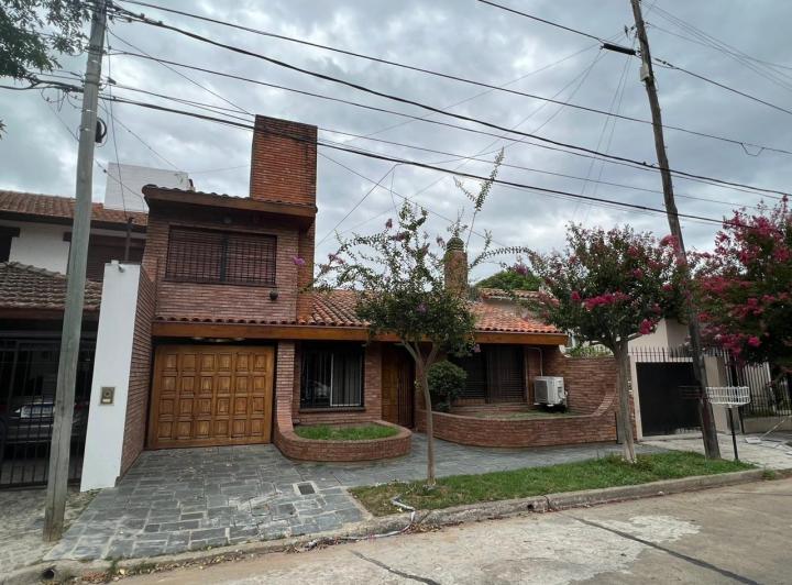 Casa · 148m² · 4 Ambientes · 2 Cocheras