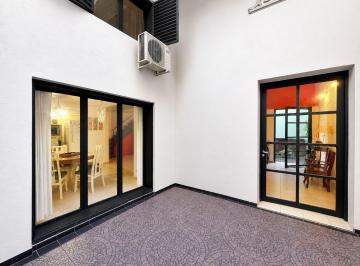 Casa · 140m² · 4 Ambientes · Casa de Pasillo de 2 Dorm. en Venta - Centro