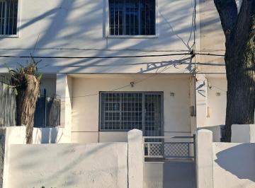 Casa · 3 Ambientes · Precioso Dúplex, Jardin Al Frente, Pario con Parrillero!