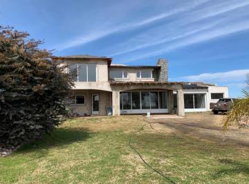 Casa · 280m² · 5 Ambientes · 2 Cocheras · Casa en Venta - 3 Dorm. 2 Baños - Cocheras - Saladillo